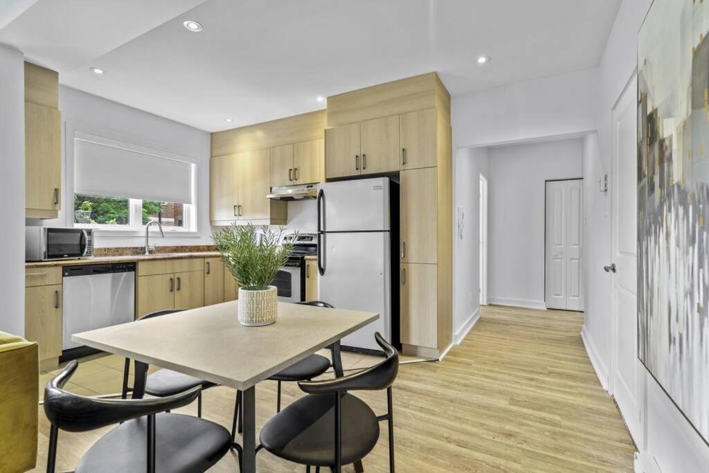 Stylish 2 Bedroom Haven By Jean Talon Market Монреаль Экстерьер фото