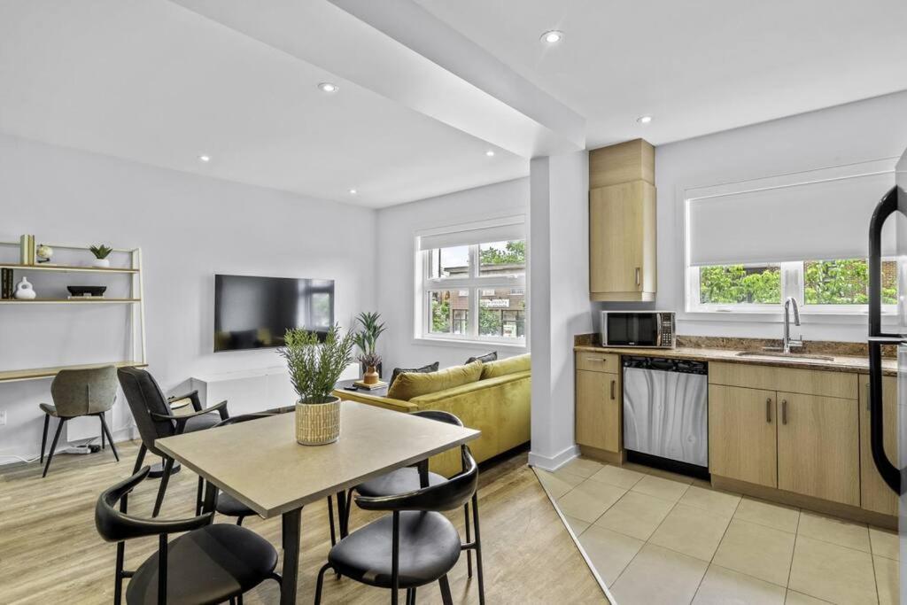 Stylish 2 Bedroom Haven By Jean Talon Market Монреаль Экстерьер фото